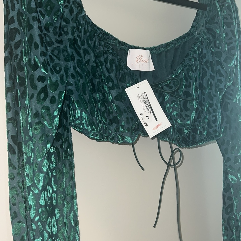 Green top - Picture 2 of 2